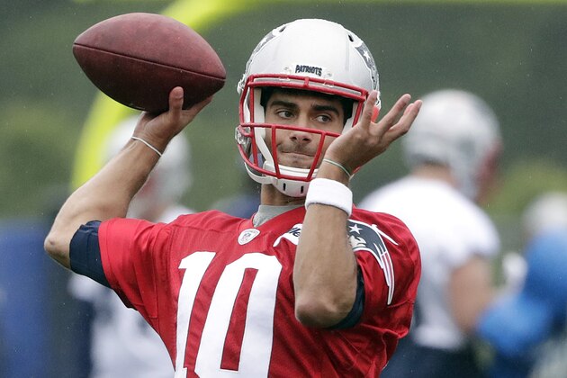 New England Patriots quarterback Jimmy Garoppolo passes the football during an NFL football team practice Tuesday, June 6, 2017, in Foxborough, Mass. (AP Photo/Elise Amendola)