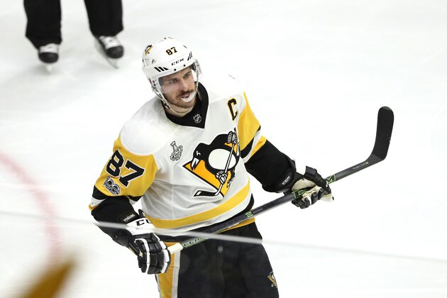 NASHVILLE, TN - JUNE 05:  Sidney Crosby #87 of the Pittsburgh Penguins skates against the Nashville Predators during the second period of Game Four of the 2017 NHL Stanley Cup Final at the Bridgestone Arena on June 5, 2017 in Nashville, Tennessee.  (Photo by Patrick Smith/Getty Images)