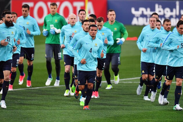 ADELAIDE, AUSTRALIA - JUNE 07: Mile Jedinak, Tim Cahill and Mark Milligan of Australia warm up during the Australian Socceroos training session at the Adelaide Oval on June 7, 2017 in Adelaide, Australia.  (Photo by Daniel Kalisz/Getty Images)