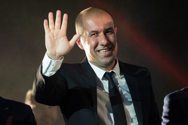 Monaco's Portuguese coach Leonardo Jardim waves to supporters on May 21, 2017 in Monaco, during a celebration to mark the club winning their first French Ligue 1 title in 17 years. / AFP PHOTO / BERTRAND LANGLOIS        (Photo credit should read BERTRAND LANGLOIS/AFP/Getty Images)