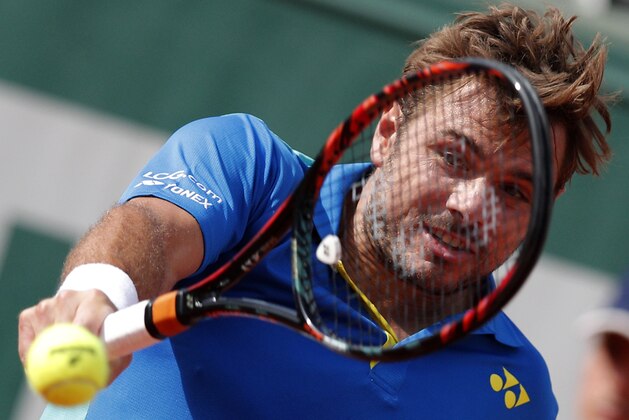 Switzerland's Stan Wawrinka returns the ball to Croatia's Marin Cilic during their quarterfinal match of the French Open tennis tournament at the Roland Garros stadium, Wednesday, June 7, 2017 in Paris. Wawrinka won 6-3, 6-3, 6-1. (AP Photo/Christophe Ena)