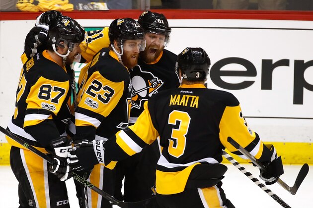 PITTSBURGH, PA - JUNE 08:  Phil Kessel #81 of the Pittsburgh Penguins celebrates with teammates after scoring his team's fifth goal against the Nashville Predators in the second period in Game Five of the 2017 NHL Stanley Cup Final at PPG PAINTS Arena on June 8, 2017 in Pittsburgh, Pennsylvania.  (Photo by Gregory Shamus/Getty Images)