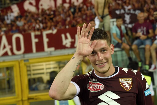 TURIN, ITALY - MAY 28:  Andrea Belotti of FC Torino celebrates under FC Turin's fans at the end of Serie A match between FC Torino and US Sassuolo at Stadio Olimpico di Torino on May 28, 2017 in Turin, Italy.  (Photo by Pier Marco Tacca/Getty Images)