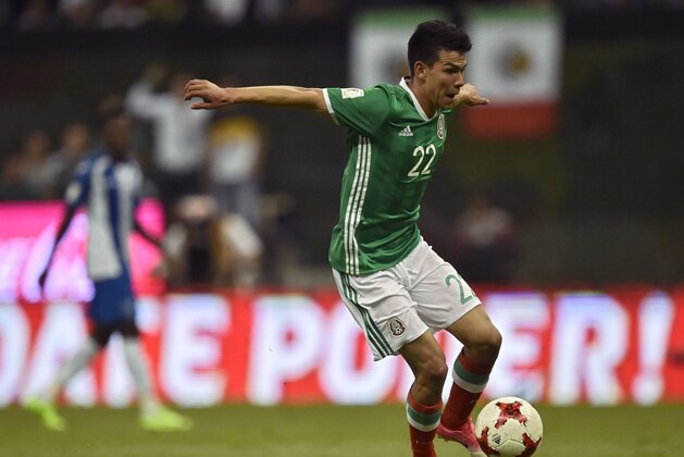 Mexico's Hirving Lozano controls the ball during their World Cup 2018 CONCACAF qualifiers football match against Honduras in Mexico City, on June 8, 2017. / AFP PHOTO / Pedro Pardo        (Photo credit should read PEDRO PARDO/AFP/Getty Images)