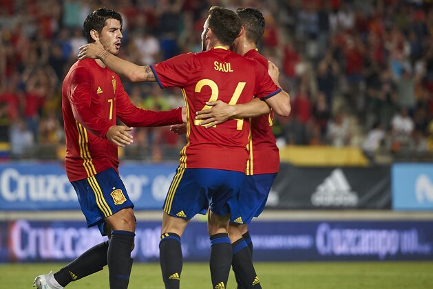MURCIA, SPAIN - JUNE 07:  Alvaro Morata (L) of Spain celebrates with hs teammates after soring his team second goal during the international friendly match between Spain and Colombia at Nueva Condomina stadium on June 7, 2017 in Murcia, Spain.  (Photo by fotopress/Getty Images)