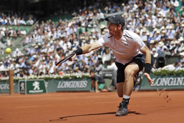 Britain's Andy Murray plays a shot against Switzerland's Stan Wawrinka during their semifinal match of the French Open tennis tournament at the Roland Garros stadium, in Paris, France. Friday, June 9, 2017. (AP Photo/Petr David Josek)