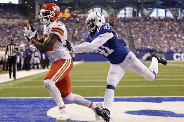 Kansas City Chiefs' Jeremy Maclin (19) makes a 13-yard touchdown reception against Indianapolis Colts' Matthias Farley (41) during the first half of an NFL football game Sunday, Oct. 30, 2016, in Indianapolis. (AP Photo/AJ Mast)