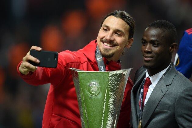 STOCKHOLM, SWEDEN - MAY 24: Zlatan Ibrahimovic of Manchester United and Eric Bailly of Manchester United take a selfie photograph with the trophy after the UEFA Europa League final match between Ajax and Manchester United at Friends Arena on May 24, 2017 in Stockholm, Sweden. (Photo by Etsuo Hara/Getty Images)