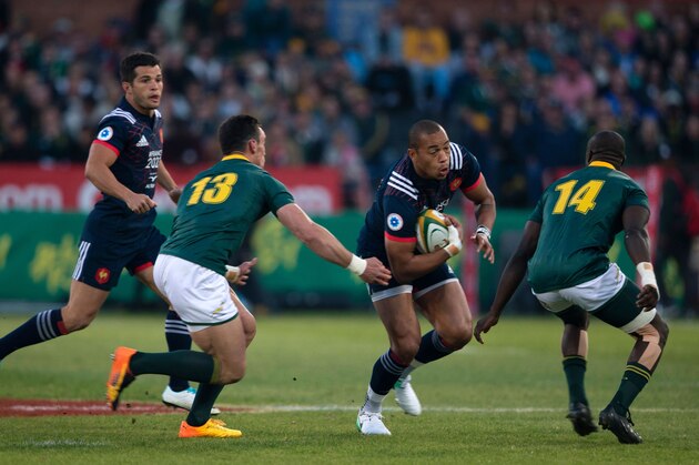 France's centre Gael Fickou (2R) runs with the ball while South Africa's centres Jesse Kriel (2L) and Raymond Rhule (R) prepare to tackle him during the first rugby Test match between South Africa and France at The Loftus Versfeld Arena in Pretoria on June 10, 2017. / AFP PHOTO / MARCO LONGARI        (Photo credit should read MARCO LONGARI/AFP/Getty Images)