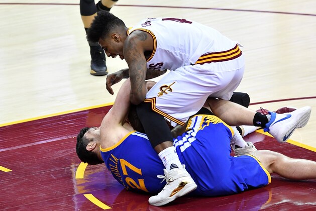 CLEVELAND, OH - JUNE 09:  Iman Shumpert #4 of the Cleveland Cavaliers compete for the ball with Zaza Pachulia #27 of the Golden State Warriors in the third quarter in Game 4 of the 2017 NBA Finals at Quicken Loans Arena on June 9, 2017 in Cleveland, Ohio. NOTE TO USER: User expressly acknowledges and agrees that, by downloading and or using this photograph, User is consenting to the terms and conditions of the Getty Images License Agreement.  (Photo by Jason Miller/Getty Images)