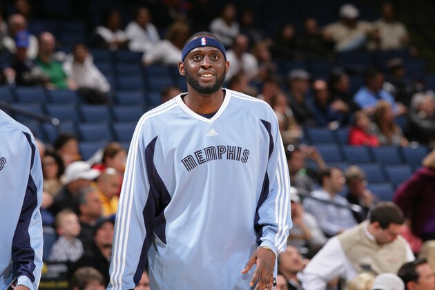 OAKLAND, CA - MARCH 30:  Darius Miles #3 of the Memphis Grizzlies warms up prior to the game against the Golden State Warriors at Oracle Arena on March 30, 2009 in Oakland, California.  The Grizzlies won 114-109.  NOTE TO USER: User expressly acknowledges and agrees that, by downloading and/or using this Photograph, user is consenting to the terms and conditions of the Getty Images License Agreement. Mandatory Copyright Notice: Copyright 2009 NBAE (Photo by Rocky Widner/NBAE via Getty Images)