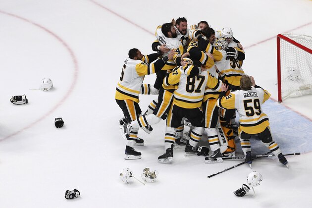 NASHVILLE, TN - JUNE 11:  Matt Murray #30 of the Pittsburgh Penguins celebrates with teammates after they defeated the Nashville Predators 2-0 to win the 2017 NHL Stanley Cup Final at the Bridgestone Arena on June 11, 2017 in Nashville, Tennessee.  (Photo by Patrick Smith/Getty Images)
