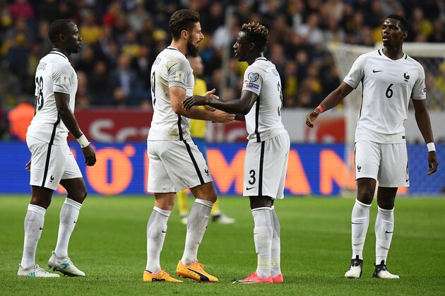 France's forward Olivier Giroud (C) is congratuled by teammates after scoring a goal during the FIFA World Cup 2018 qualification football match between Sweden and France in Solna, Sweden, on June 9, 2017. / AFP PHOTO / FRANCK FIFE (Photo credit should read FRANCK FIFE/AFP/Getty Images) France's forward Olivier Giroud (C) is congratuled by teammates after scoring a goal during the FIFA World Cup 2018 qualification football match between Sweden and France in Solna, Sweden, on June 9, 2017. / AFP PHOTO / FRANCK FIFE (Photo credit should read FRANCK FIFE/AFP/Getty Images)