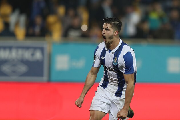 ESTORIL, PORTUGAL - JANUARY 28: FC Porto's forward Andre Silva from Portugal celebrates scoring Porto first goal during the match between Estoril Praia SAD and FC Porto for the Portuguese Primeira Liga at Estadio Antonio Coimbra da Mota on January 28, 2017 in Lisbon, Portugal.  (Photo by Carlos Rodrigues/Getty Images)