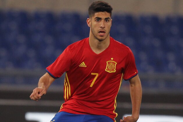 ROME, ITALY - MARCH 27:  Asensio Marco of Spain in action during the international friendly match between Italy U21 and Spain U21 at Olimpico Stadium on March 27, 2017 in Rome, Italy.  (Photo by Paolo Bruno/Getty Images)