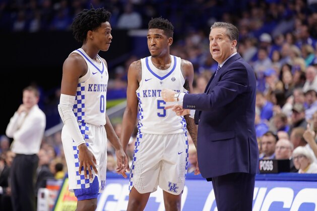 LEXINGTON, KY - DECEMBER 07:  John Calipari the head coach of the Kentucky Wildcats gives instructions to  De'Aaron Fox #0 and Malik Monk #5 during the game against the Valparaiso Crusaders at Rupp Arena on December 7, 2016 in Lexington, Kentucky.  (Photo by Andy Lyons/Getty Images)