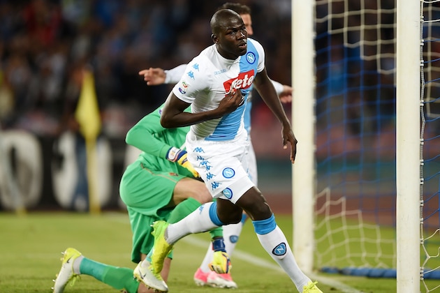 NAPLES, ITALY - MAY 20:  Kalidou Koulibaly of SSC Napoli celebrates after scoring goal 1-0 during the Serie A match between SSC Napoli and ACF Fiorentina at Stadio San Paolo on May 20, 2017 in Naples, Italy.  (Photo by Francesco Pecoraro/Getty Images)