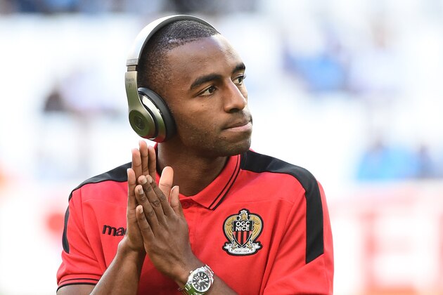 Nice's Portuguese defender Ricardo Pereira arrives for the warm up session prior to the French L1 football match betweem Olympique of Marseille (OM) and Nice at the Velodrome stadium in Marseille, on May 7, 2017. / AFP PHOTO / BORIS HORVAT        (Photo credit should read BORIS HORVAT/AFP/Getty Images)
