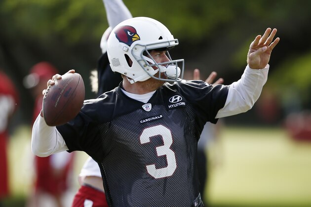 Arizona Cardinals quarterback Carson Palmer throws the football as quarterbacks run drills during an NFL football organized team activity, Thursday, June 1, 2017, at the team training facility in Tempe, Ariz. (AP Photo/Ross D. Franklin)