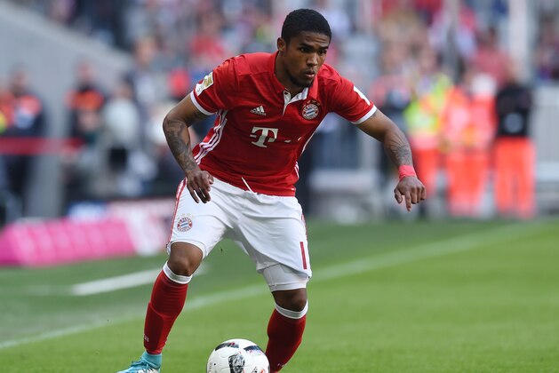 Bayern Munich's Brazilian midfielder Douglas Costa plays the ball during the German First division Bundesliga football match Bayern Munich vs Darmstadt 98 in Munich, southern Germany, on May 6, 2017.  / AFP PHOTO / Christof STACHE / RESTRICTIONS: DURING MATCH TIME: DFL RULES TO LIMIT THE ONLINE USAGE TO 15 PICTURES PER MATCH AND FORBID IMAGE SEQUENCES TO SIMULATE VIDEO. == RESTRICTED TO EDITORIAL USE == FOR FURTHER QUERIES PLEASE CONTACT DFL DIRECTLY AT + 49 69 650050
        (Photo credit should read CHRISTOF STACHE/AFP/Getty Images)