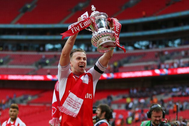 LONDON, ENGLAND - MAY 27: Rob Holding of Arsenal celebrates with the trophy during the Emirates FA Cup Final match between Arsenal and Chelsea at Wembley Stadium on May 27, 2017 in London, England. (Photo by Catherine Ivill - AMA/Getty Images) LONDON, ENGLAND - MAY 27: Rob Holding of Arsenal celebrates with the trophy during the Emirates FA Cup Final match between Arsenal and Chelsea at Wembley Stadium on May 27, 2017 in London, England. (Photo by Catherine Ivill - AMA/Getty Images)