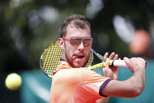 Poland's Jerzy Janowicz returns the ball to Japan's Taro Daniel during their first round match of the French Open tennis tournament at the Roland Garros stadium, Sunday, May 28, 2017 in Paris. (AP Photo/Christophe Ena)