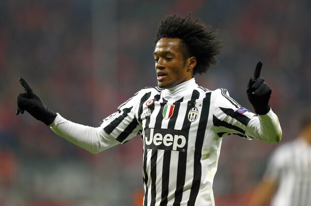 Juventus' Juan Cuadrado celebrates after scoring his side's 2nd goal during the Champions League round of 16 second leg soccer match between FC Bayern Munich and Juventus Turin in Munich, southern Germany, Wednesday, March 16, 2016. (AP Photo/Matthias Schrader)