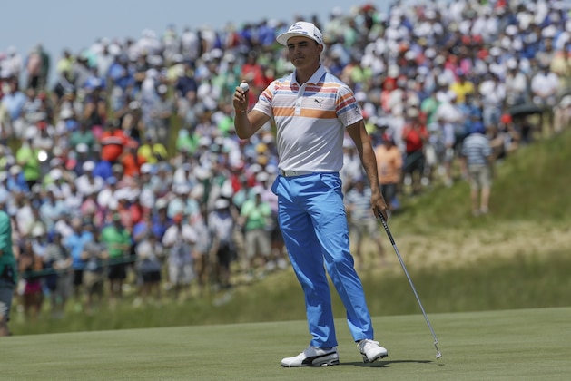 Rickie Fowler acknowledges the crowd after his first round of the U.S. Open golf tournament Thursday, June 15, 2017, at Erin Hills in Erin, Wis. (AP Photo/David J. Phillip)