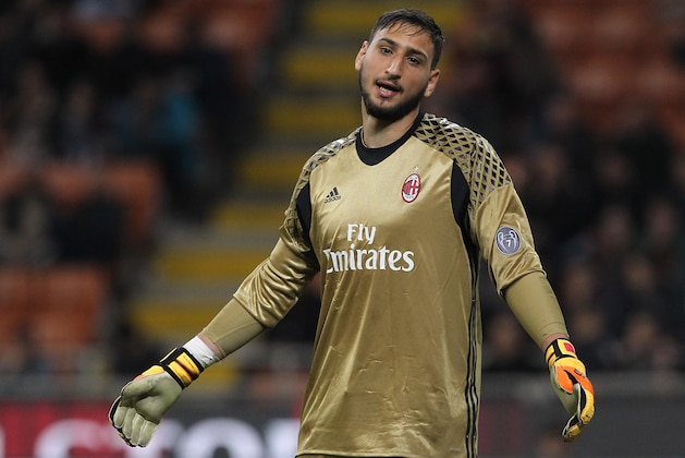MILAN, ITALY - MAY 07:  Gianluigi Donnarumma of AC Milan shows his dejection during the Serie A match between AC Milan and AS Roma at Stadio Giuseppe Meazza on May 7, 2017 in Milan, Italy.  (Photo by Marco Luzzani/Getty Images)