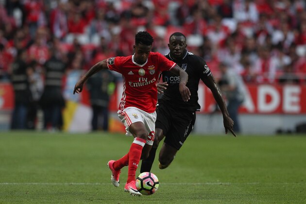 LISBON, PORTUGAL - MAY 13: Benfica's defender Nelson Semedo from Portugal (L) vies with Vitoria Guimaraes forward Moussa Marega from Mali (R) during the match between SL Benfica and Vitoria SC for the Portuguese Primeira Liga at Estadio da Luz on May 13, 2017 in Lisbon, Portugal.  (Photo by Carlos Rodrigues/Getty Images)