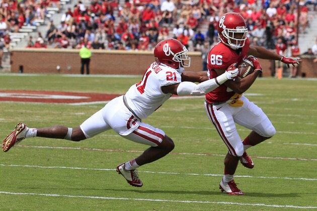 Oklahoma wide receiver Lee Morris (86) is tackled by Oklahoma safety Will Sunderland (21) during a spring NCAA college football game in Norman, Okla., Saturday, April 9, 2016. (AP Photo/Alonzo Adams)