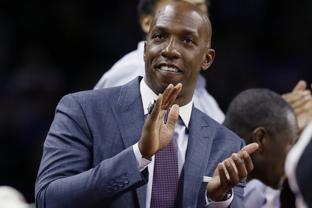 Former Detroit Pistons Chauncey Billups acknowledges the crowd before an NBA basketball game against the Denver Nuggets, Wednesday, Feb. 10, 2016 in Auburn Hills, Mich. The Pistons retired Billups jersey during a halftime ceremony. (AP Photo/Carlos Osorio)