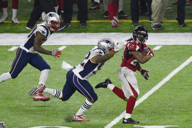 HOUSTON, TX - FEBRUARY 05: Devonta Freeman #24 of the Atlanta Falcons carries the ball against the New England Patriots during Super Bowl 51 at NRG Stadium on February 5, 2017 in Houston, Texas. The Patriots defeat the Atlanta Falcons 34-28 in overtime. (Photo by Focus on Sport/Getty Images)