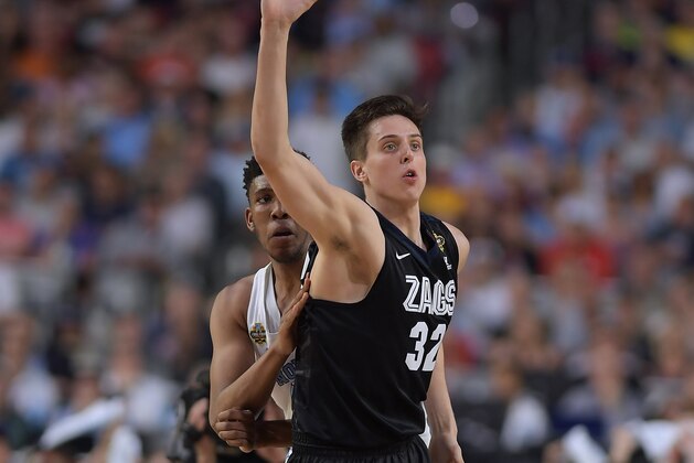 GLENDALE, AZ - APRIL 03: Zach Collins #32 of the Gonzaga Bulldogs in action against Tony Bradley #5 of the North Carolina Tar Heels during the 2017 NCAA Men's Final Four Championship at University of Phoenix Stadium on April 3, 2017 in Glendale, Arizona. North Carolina defeated Gonzaga 71-65. (Photo by Lance King/Getty Images)
