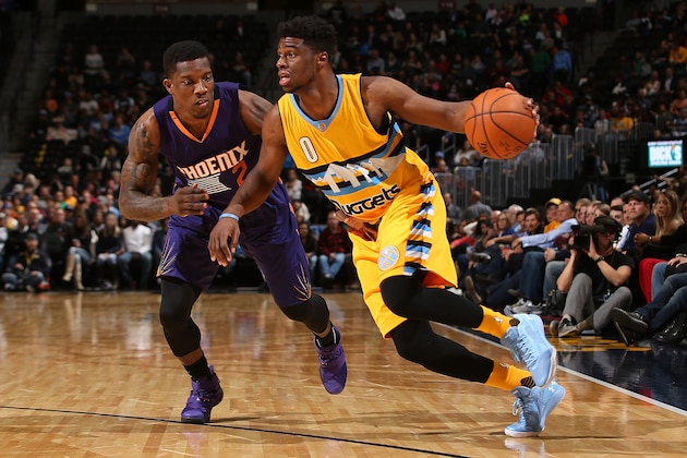 DENVER, CO - NOVEMBER 20:  Emmanuel Mudiay #0 of the Denver Nuggets controls the ball against Eric Bledsoe #2 of the Phoenix Suns at Pepsi Center on November 20, 2015 in Denver, Colorado. NOTE TO USER: User expressly acknowledges and agrees that, by downloading and or using this photograph, User is consenting to the terms and conditions of the Getty Images License Agreement.  (Photo by Doug Pensinger/Getty Images)
