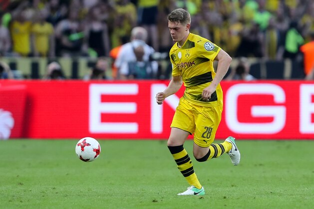 BERLIN, GERMANY - MAY 27: Matthias Ginter of Dortmund controls the ball during the DFB Cup final match between Eintracht Frankfurt and Borussia Dortmund at Olympiastadion on May 27, 2017 in Berlin, Germany. (Photo by TF-Images/Getty Images)