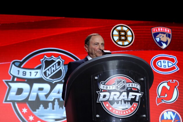CHICAGO, IL - JUNE 23:  NHL Commissioner Gary Bettman speaks to the crowd during the 2017 NHL Draft at the United Center on June 23, 2017 in Chicago, Illinois.  (Photo by Bruce Bennett/Getty Images)