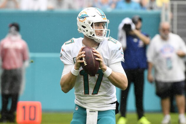 MIAMI GARDENS, FL - DECEMBER 11: Ryan Tannehill #17 of the Miami Dolphins looks downfield during the 2nd quarter against the Arizona Cardinals at Hard Rock Stadium on December 11, 2016 in Miami Gardens, Florida. (Photo by Eric Espada/Getty Images)