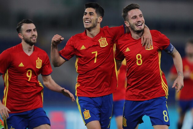 ROME, ITALY - MARCH 27:  Niguez Saul (R) with his teammate Asensio Marco of Spain U21 celebrates after scoring the opening during the international friendly match between Italy U21 and Spain U21 at Olimpico Stadium on March 27, 2017 in Rome, Italy.  (Photo by Paolo Bruno/Getty Images)