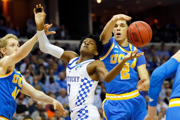 MEMPHIS, TN - MARCH 24: De'Aaron Fox #0 of the Kentucky Wildcats competes for the ball with Lonzo Ball #2 of the UCLA Bruins in the first half during the 2017 NCAA Men's Basketball Tournament South Regional at FedExForum on March 24, 2017 in Memphis, Tennessee.  (Photo by Kevin C. Cox/Getty Images)