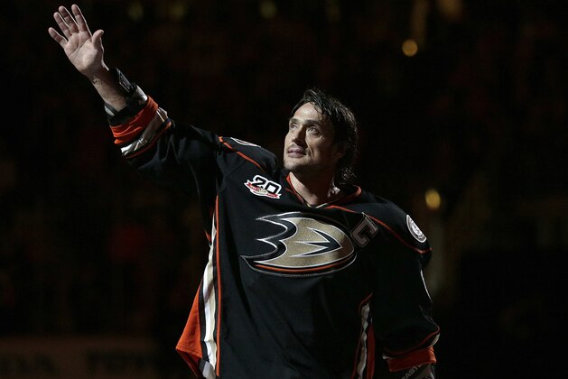 FILE - This April 13, 2014 file photo shows Anaheim Ducks' Teemu Selanne, of Finland, who plans to retire after the season, acknowledging the fans as he is honored after an NHL hockey game against the Colorado Avalanche in Anaheim, Calif.   (AP Photo/Jae C. Hong,File)