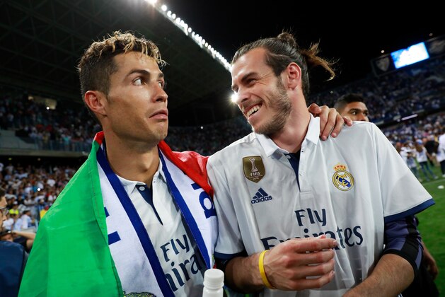 MALAGA, SPAIN - MAY 21:  Cristiano Ronaldo of Real Madrid and Gareth Bale of Real Madrid celebrate after their team are crowned champions following the La Liga match between Malaga and Real Madrid at La Rosaleda Stadium on May 21, 2017 in Malaga, Spain.  (Photo by Gonzalo Arroyo Moreno/Getty Images)