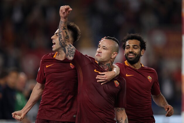 ROME, ITALY - MAY 14:  Radja Nainggolan with his teammate Stefan El Shaarawy of AS Roma celebrates after scoring the team's third goal during the Serie A match between AS Roma and Juventus FC at Stadio Olimpico on May 14, 2017 in Rome, Italy.  (Photo by Paolo Bruno/Getty Images )
