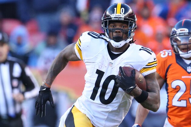 Jan 17, 2016; Denver, CO, USA; Pittsburgh Steelers receiver Martavis Bryant (10) runs after a reception against the Denver Broncos during the third quarter of the AFC Divisional round playoff game at Sports Authority Field at Mile High. Mandatory Credit: Matthew Emmons-USA TODAY Sports