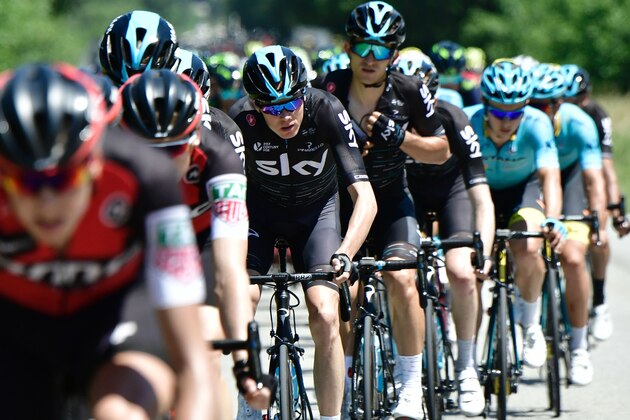 Great Britain's Christopher Froome (C) rides in the pack during the 168 km seventh stage of the 69th edition of the Criterium du Dauphine cycling race on June 10, 2017 between Aoste and L'Alpe d'Huez. / AFP PHOTO / PHILIPPE LOPEZ        (Photo credit should read PHILIPPE LOPEZ/AFP/Getty Images)