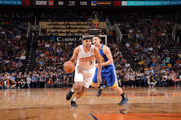 PHOENIX, AZ - APRIL 5:  Jared Dudley #3 of the Phoenix Suns handles the ball during a game against the Golden State Warriors on April 5, 2017 at Talking Stick Resort Arena in Phoenix, Arizona. NOTE TO USER: User expressly acknowledges and agrees that, by downloading and/or using this photograph, user is consenting to the terms and conditions of the Getty Images License Agreement. Mandatory Copyright Notice: Copyright 2017 NBAE (Photo by Noah Graham/NBAE via Getty Images)