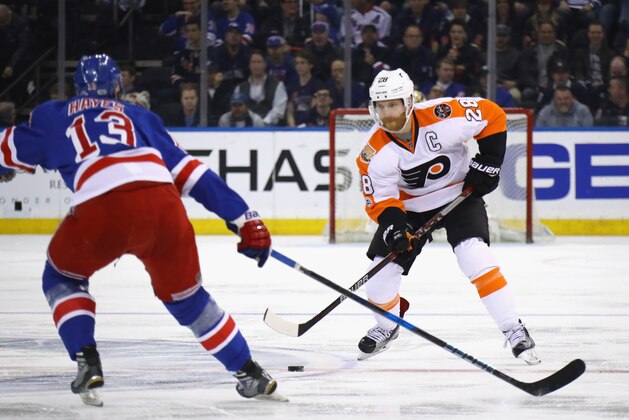 NEW YORK, NY - APRIL 02:  Claude Giroux #28 of the Philadelphia Flyers skates against the New York Rangers at Madison Square Garden on April 2, 2017 in New York City. The Rangers defeated the Flyers 4-3.  (Photo by Bruce Bennett/Getty Images)