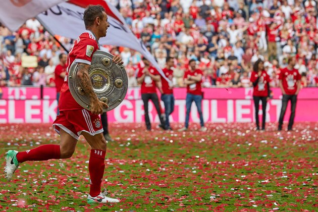 MUNICH, GERMANY - MAY 20: Rafinha of Bayern Muenchen poses with the Championship trophy in celebration of the 67th German Championship title following the Bundesliga match between Bayern Muenchen and SC Freiburg at Allianz Arena on May 20, 2017 in Munich, Germany. (Photo by TF-Images/Getty Images)