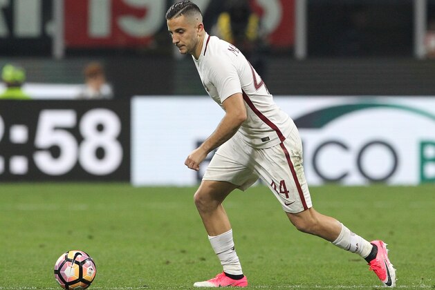 MILAN, ITALY - MAY 07:  Konstantinos Manolas of AS Roma in action during the Serie A match between AC Milan and AS Roma at Stadio Giuseppe Meazza on May 7, 2017 in Milan, Italy.  (Photo by Marco Luzzani/Getty Images)