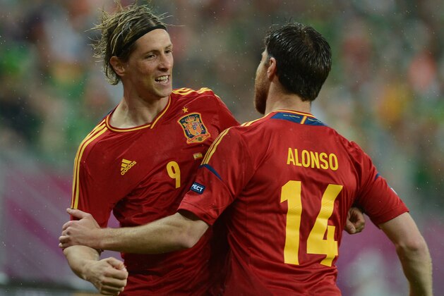 Spanish forward Fernando Torres (L) celebrates with Spanish midfielder Xabi Alonso after scoring during the Euro 2012 championships football match Spain vs Republic of Ireland on June 14, 2012 at the Gdansk Arena.          AFP PHOTO / CHRISTOF STACHE        (Photo credit should read CHRISTOF STACHE/AFP/GettyImages)
